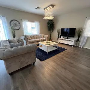 Spacious, Chic 3bd, Sleeps 8 Convenient To Everything , Las Vegas United States